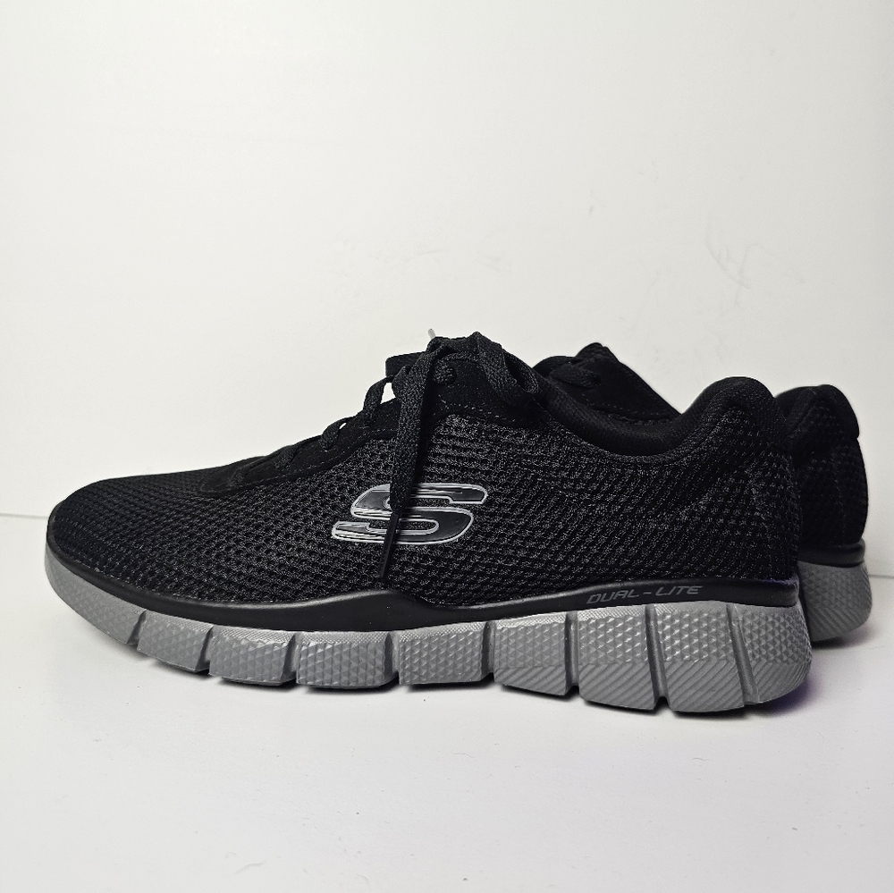 Skechers relaxed fit air cooled memory foam snekers